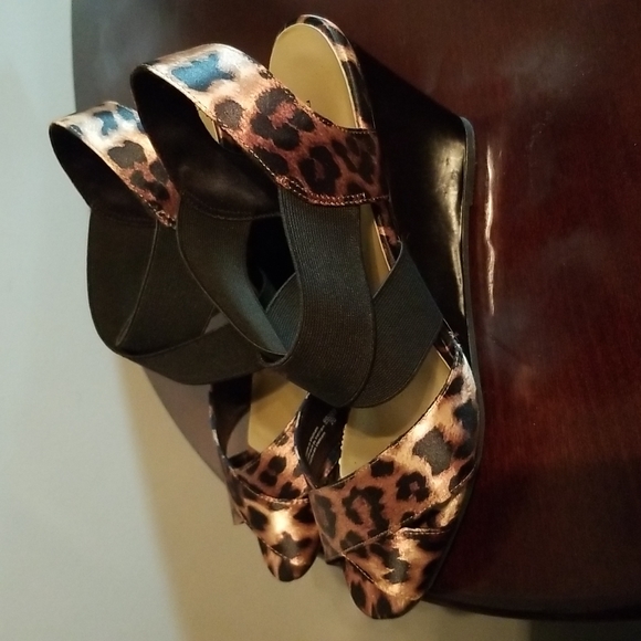 Shoes - Picture 3 of 4